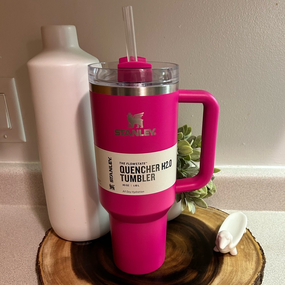 SALE: AUTHENTIC STANLEY QUENCHER 40OZ | 1.8L Camelia 💕